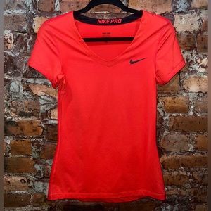 NIKE Dri-Fit tailored short sleeve tee